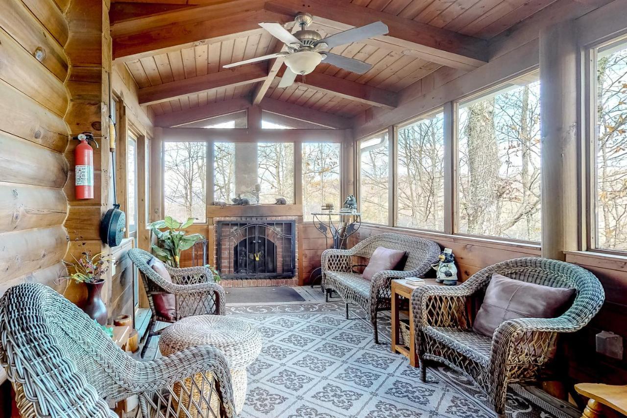 Lazy Bear Lodge Sevierville Exteriör bild