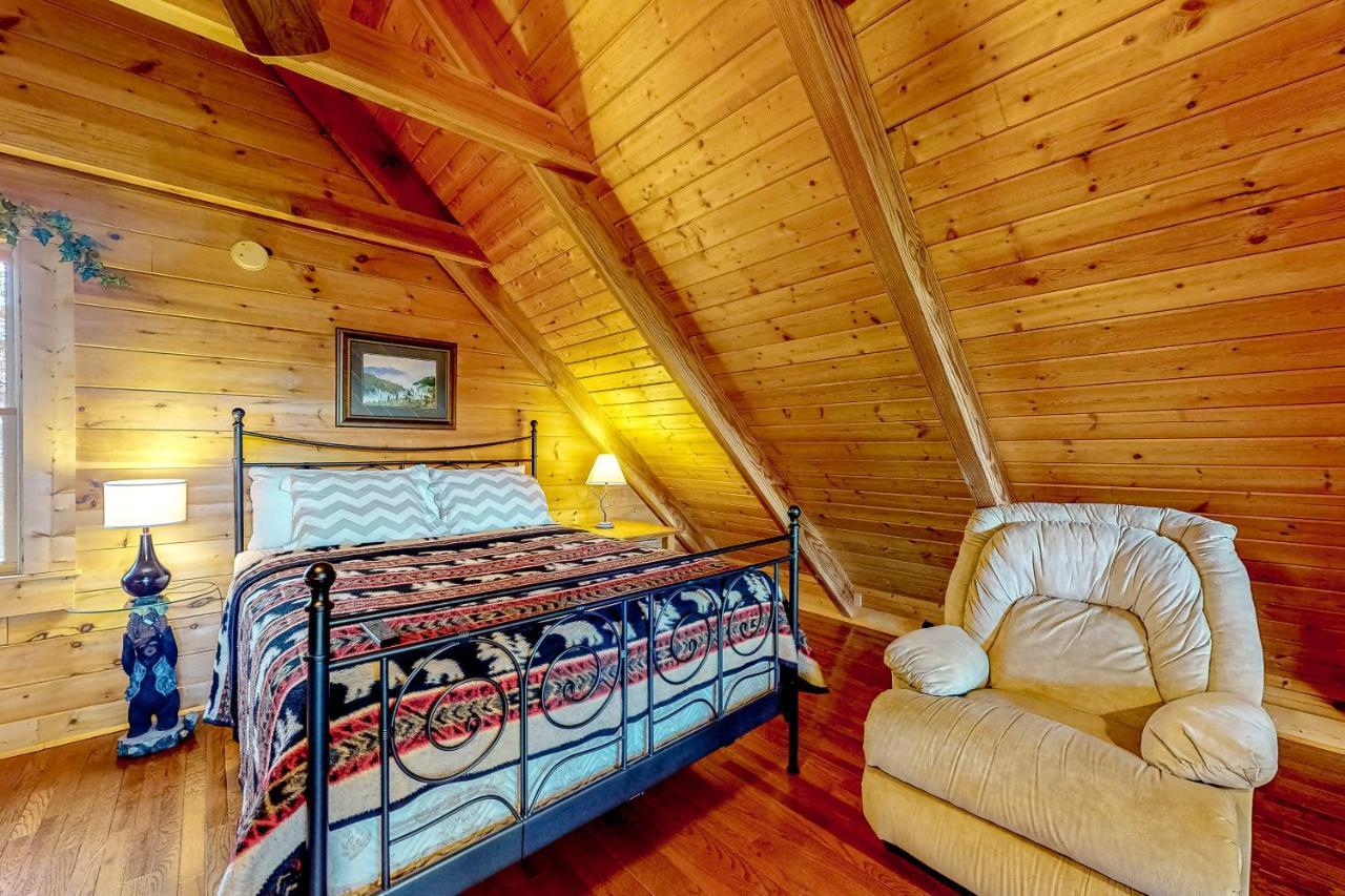 Lazy Bear Lodge Sevierville Exteriör bild